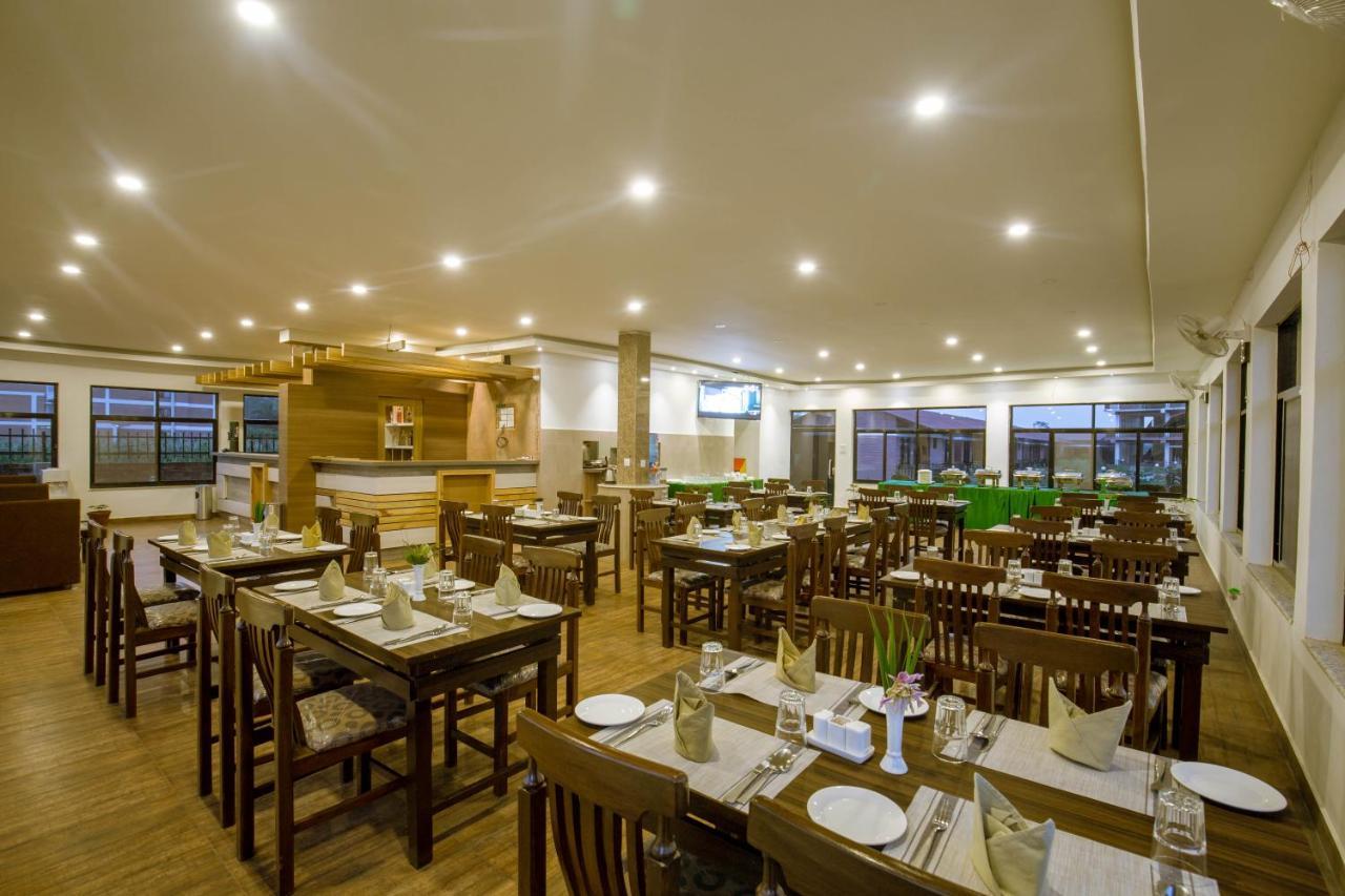 Vision Safari Pvt Ltd Hotel Sauraha Kültér fotó