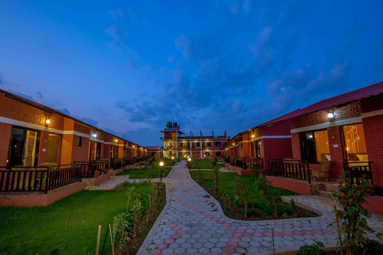 Vision Safari Pvt Ltd Hotel Sauraha Kültér fotó
