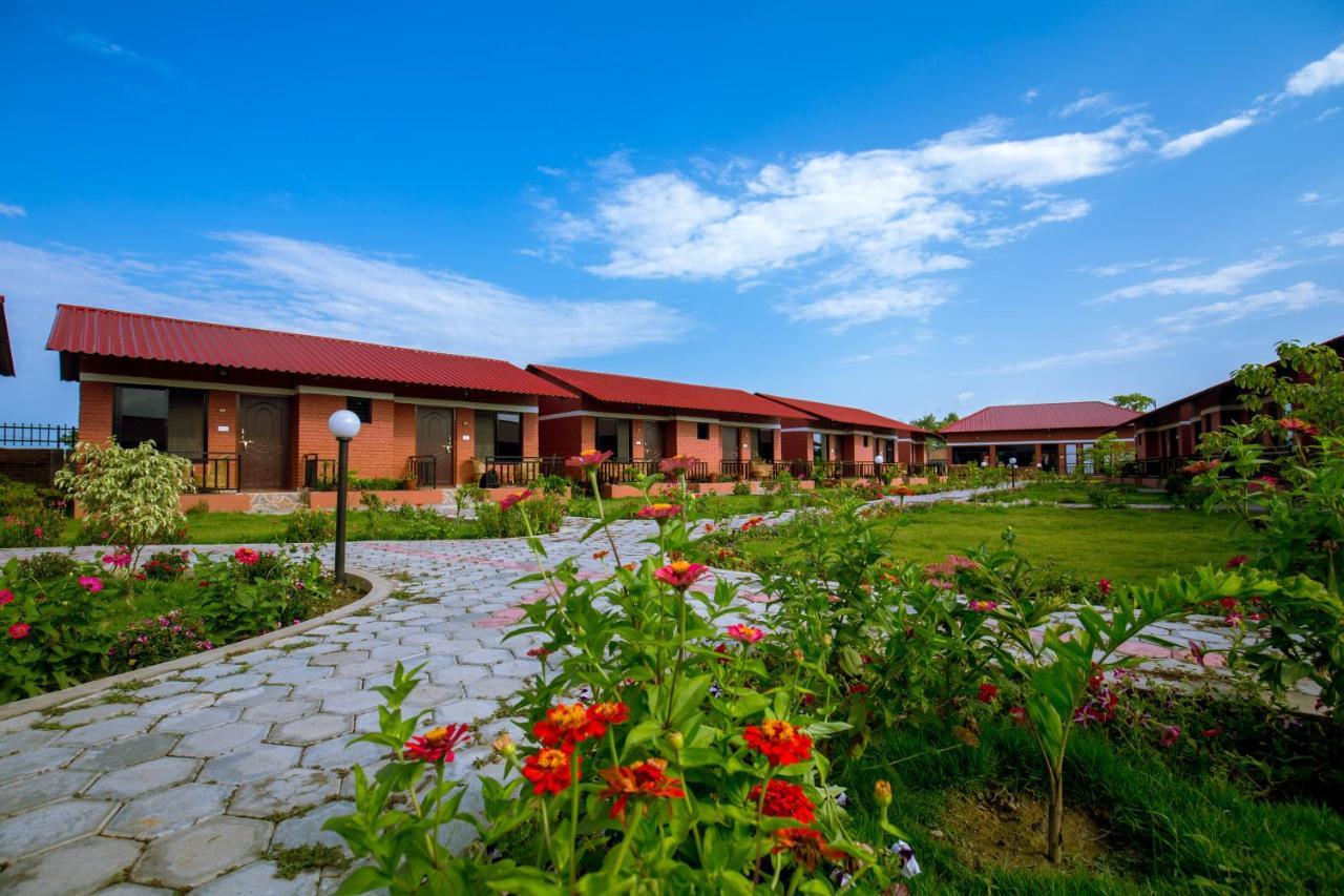 Vision Safari Pvt Ltd Hotel Sauraha Kültér fotó