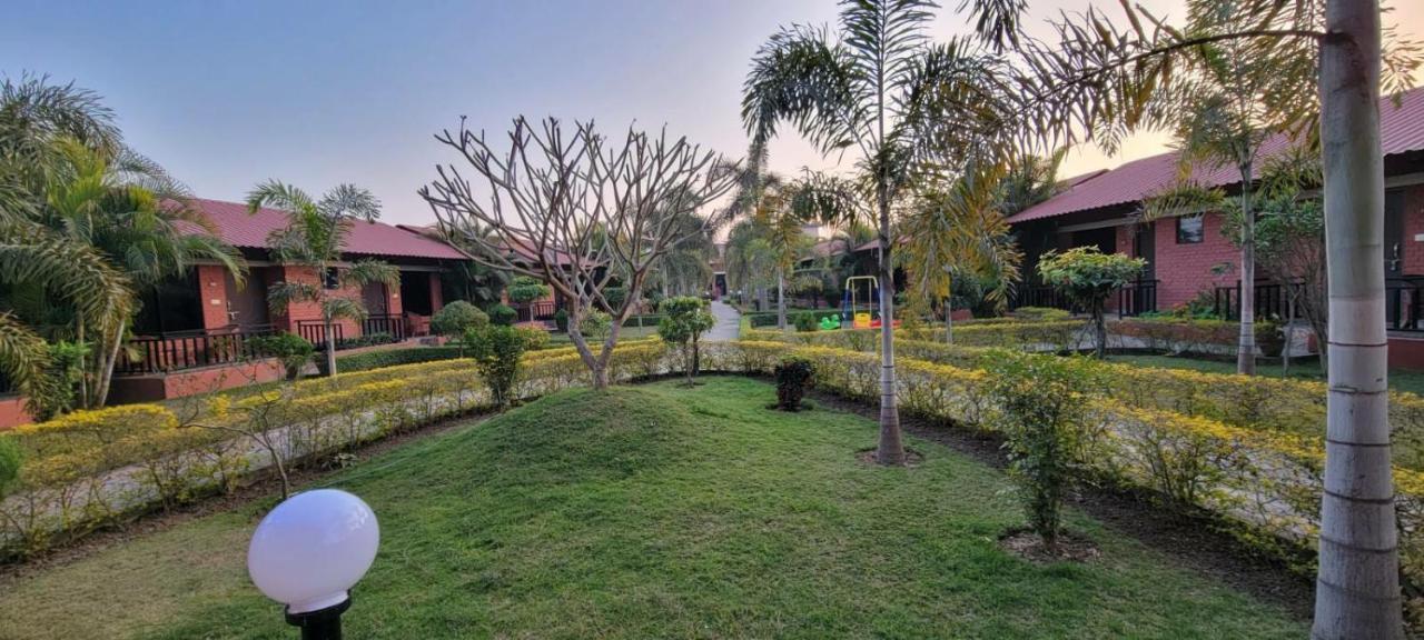 Vision Safari Pvt Ltd Hotel Sauraha Kültér fotó