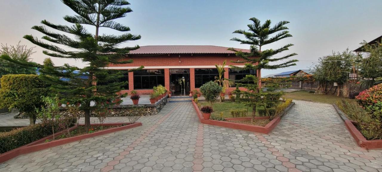 Vision Safari Pvt Ltd Hotel Sauraha Kültér fotó
