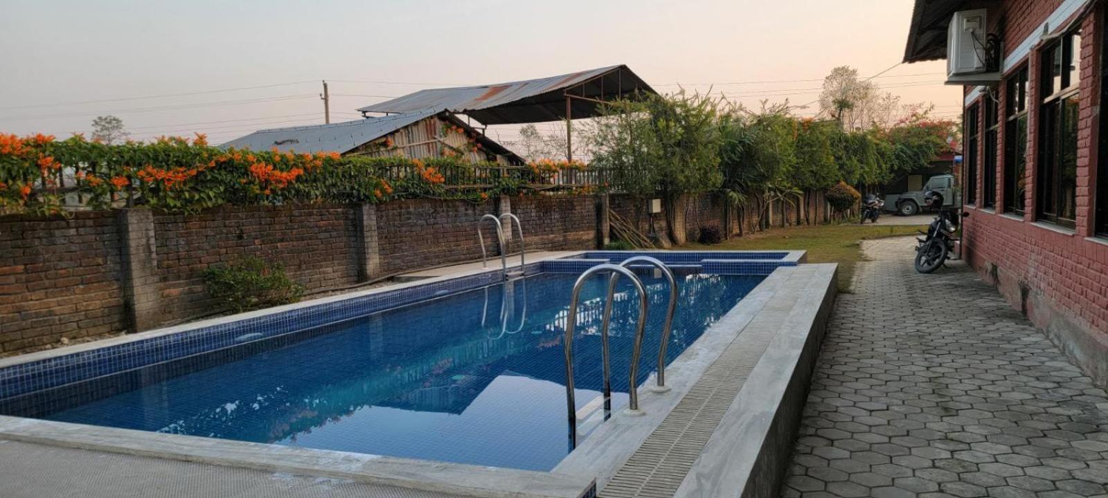 Vision Safari Pvt Ltd Hotel Sauraha Kültér fotó