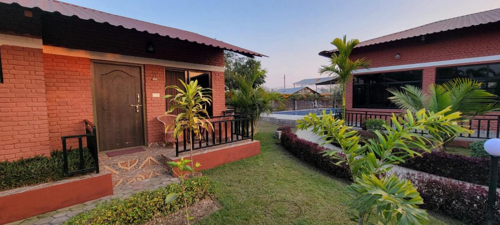 Vision Safari Pvt Ltd Hotel Sauraha Kültér fotó