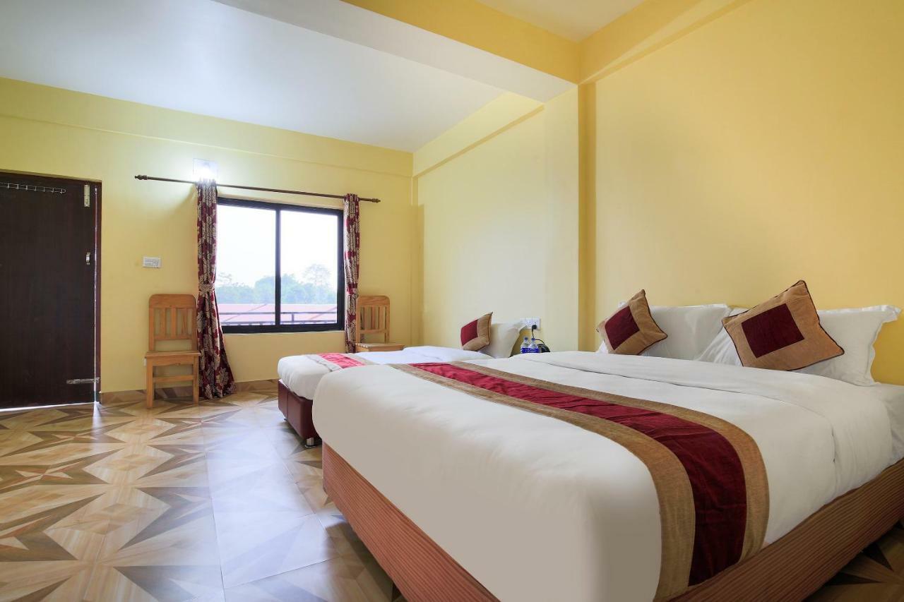 Vision Safari Pvt Ltd Hotel Sauraha Kültér fotó