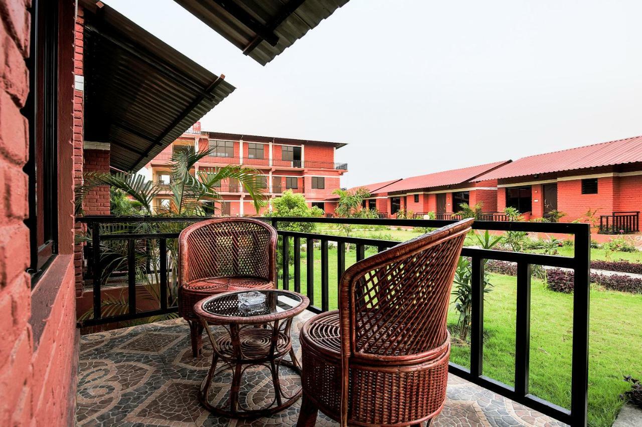 Vision Safari Pvt Ltd Hotel Sauraha Kültér fotó