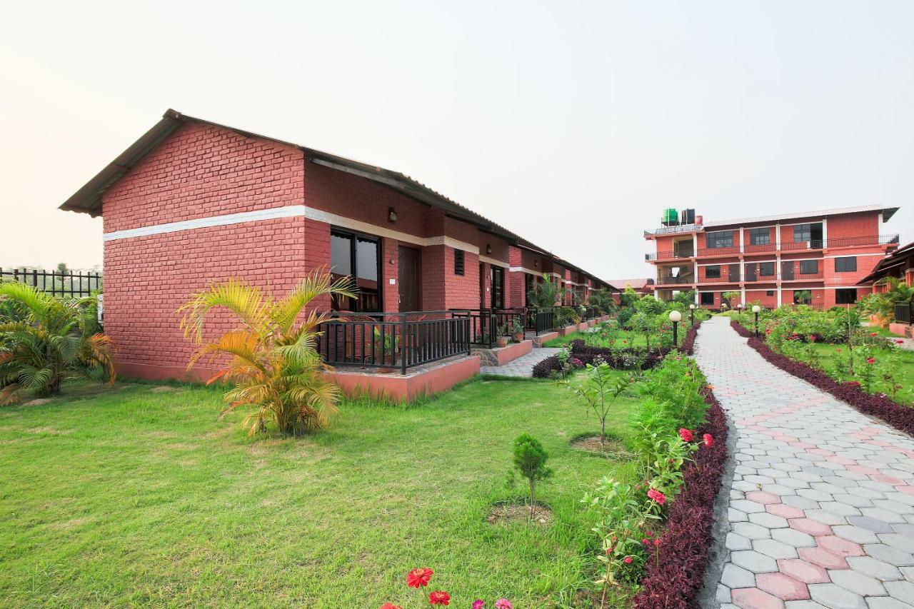 Vision Safari Pvt Ltd Hotel Sauraha Kültér fotó