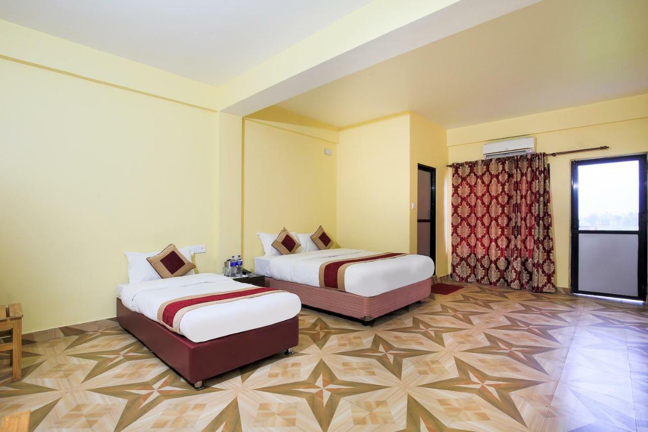 Vision Safari Pvt Ltd Hotel Sauraha Kültér fotó